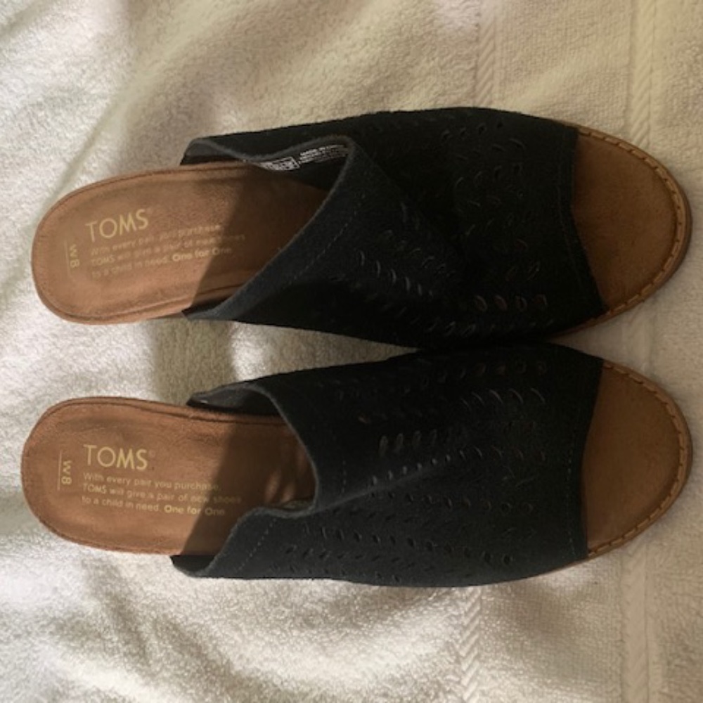 Toms Black Suede Sandals 8